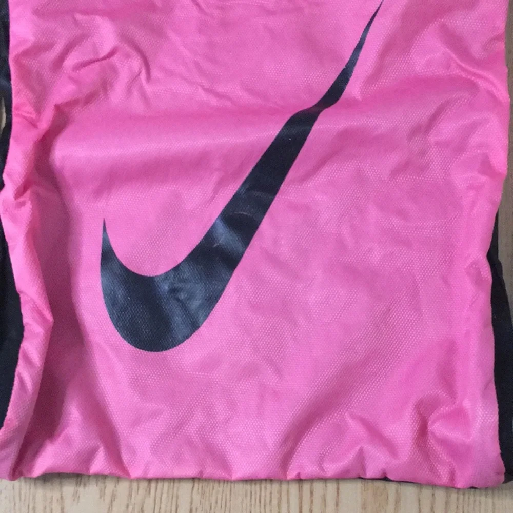 Bundle of 2 Vintage Nike Just Do It & Hooters Bags/Backpacks Great for Traveling
